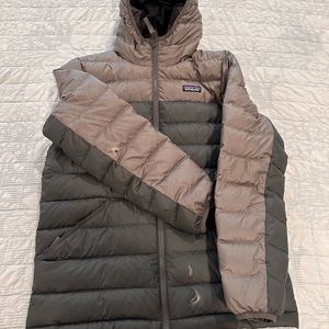 Boys Patagonia reversible down jacket - size XL - 13-14
